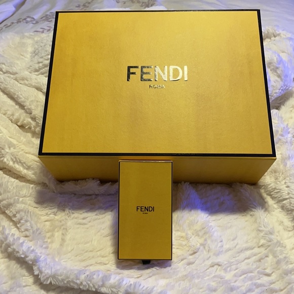 Fendi peekaboo purse size small - Picture 6 of 6